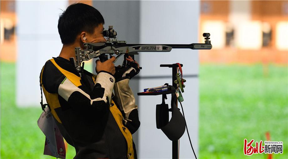 美国选手在射击比赛中取得优异成绩