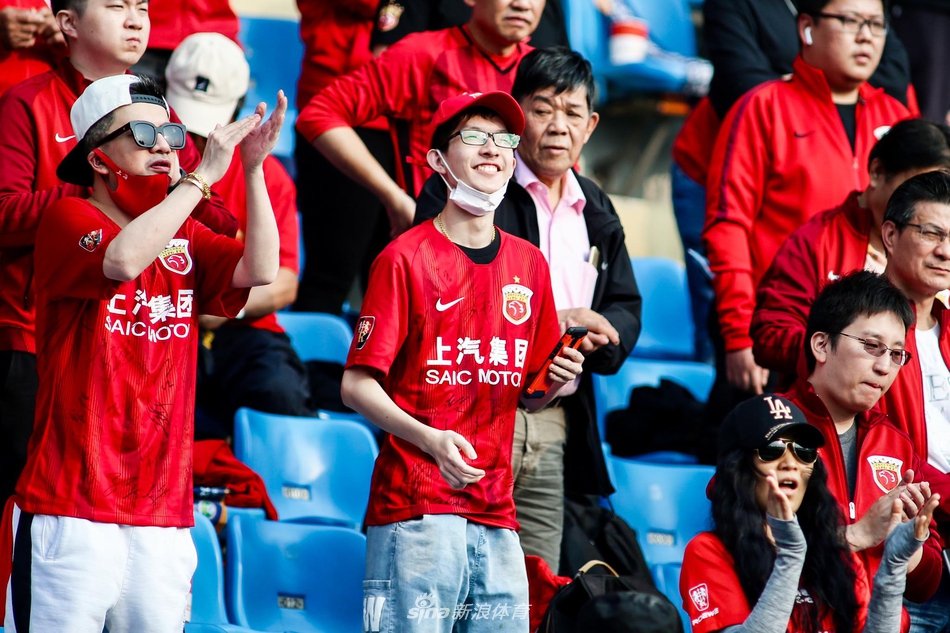 包含四川财富主场获胜,球迷热情助威的词条 包含四川财富主场获胜,球迷热情助威的词条
