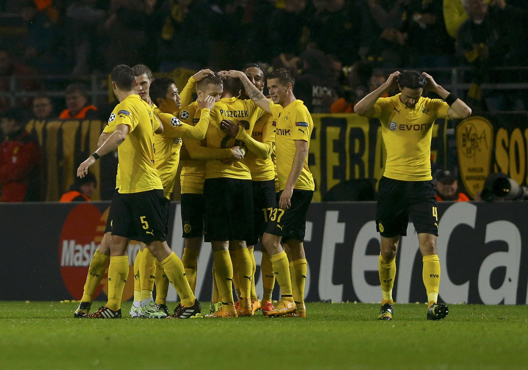 柏林联邦与奥格斯堡展开激烈对抗 柏林联邦与奥格斯堡展开激烈对抗