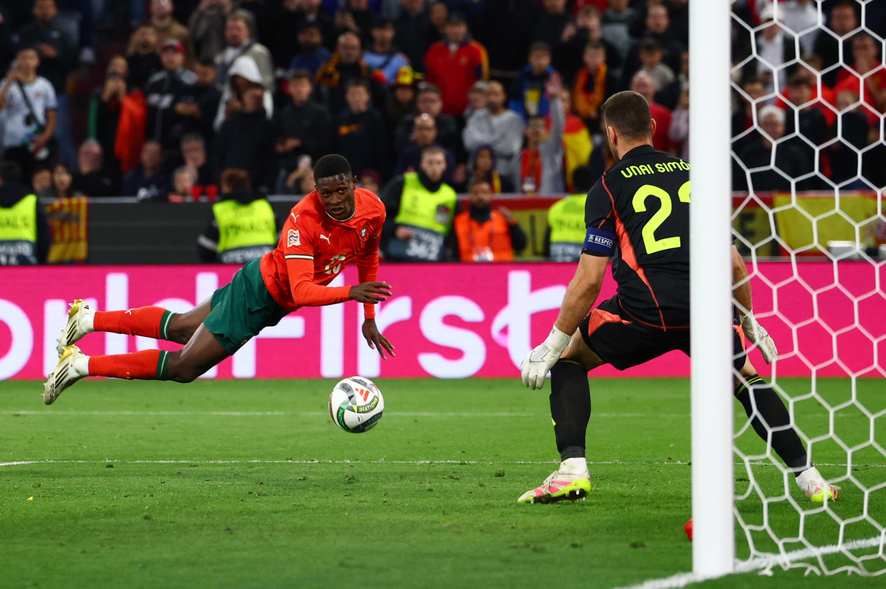 葡萄牙队全力备战欧洲预选赛，豪取三分