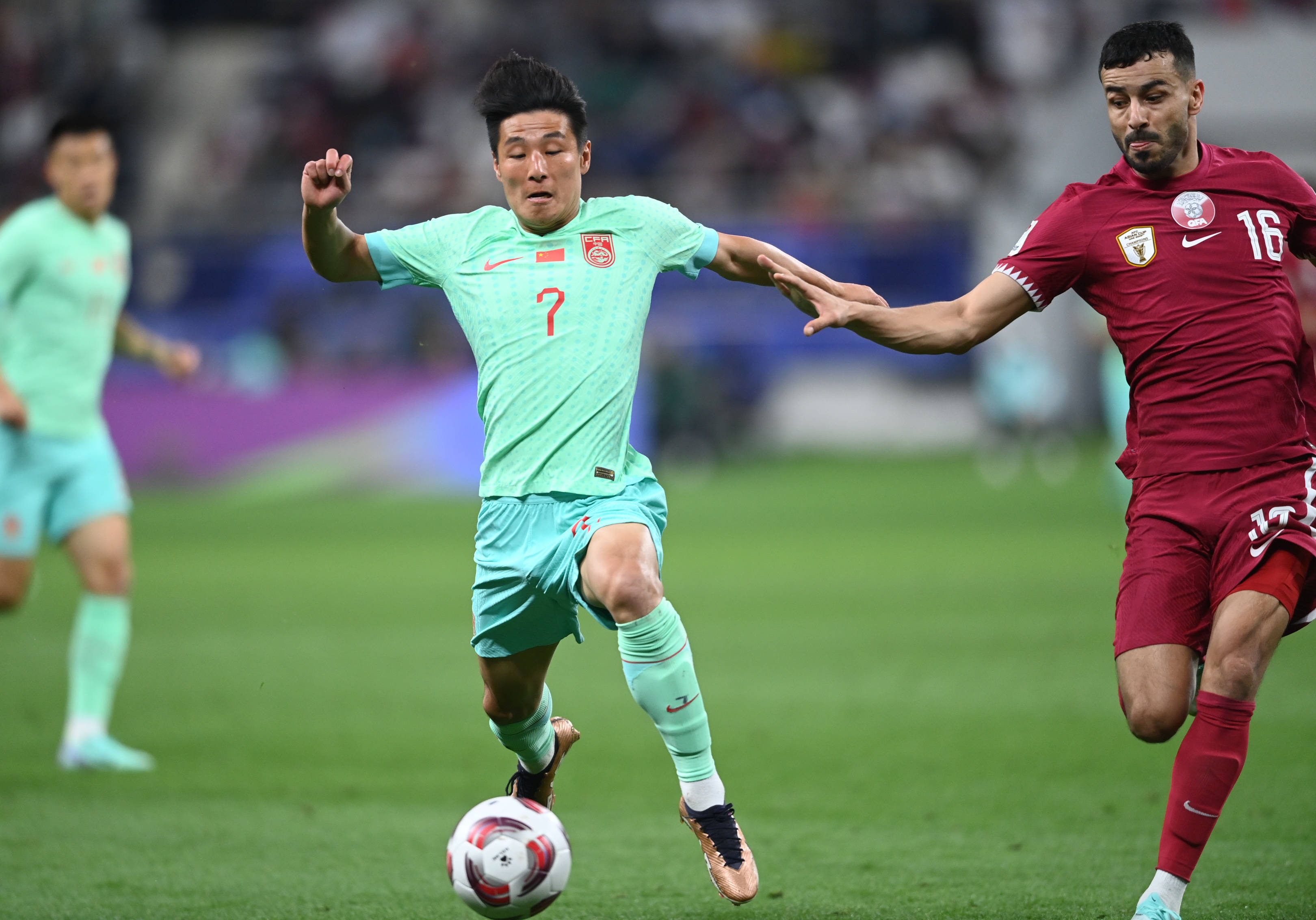 包含亚洲杯战术革新取得奇效，引发战术热潮的词条