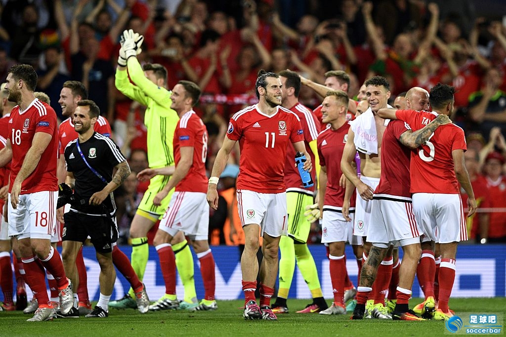 法国队完胜印尼队,黄鸭组合点燃赛场 法国队完胜印尼队,黄鸭组合点燃赛场