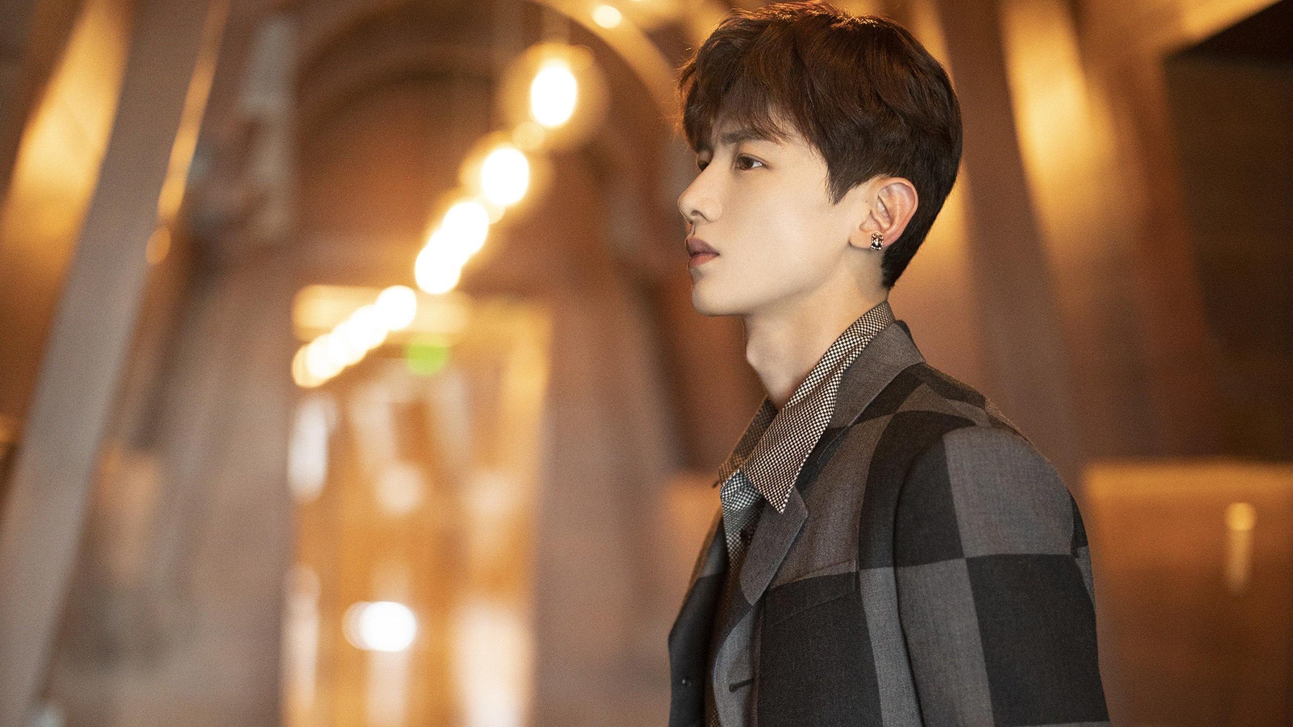 绞肉机中的芭蕾舞者，斯通斯在哥伦比亚的战术泥潭中踩出胜利舞步