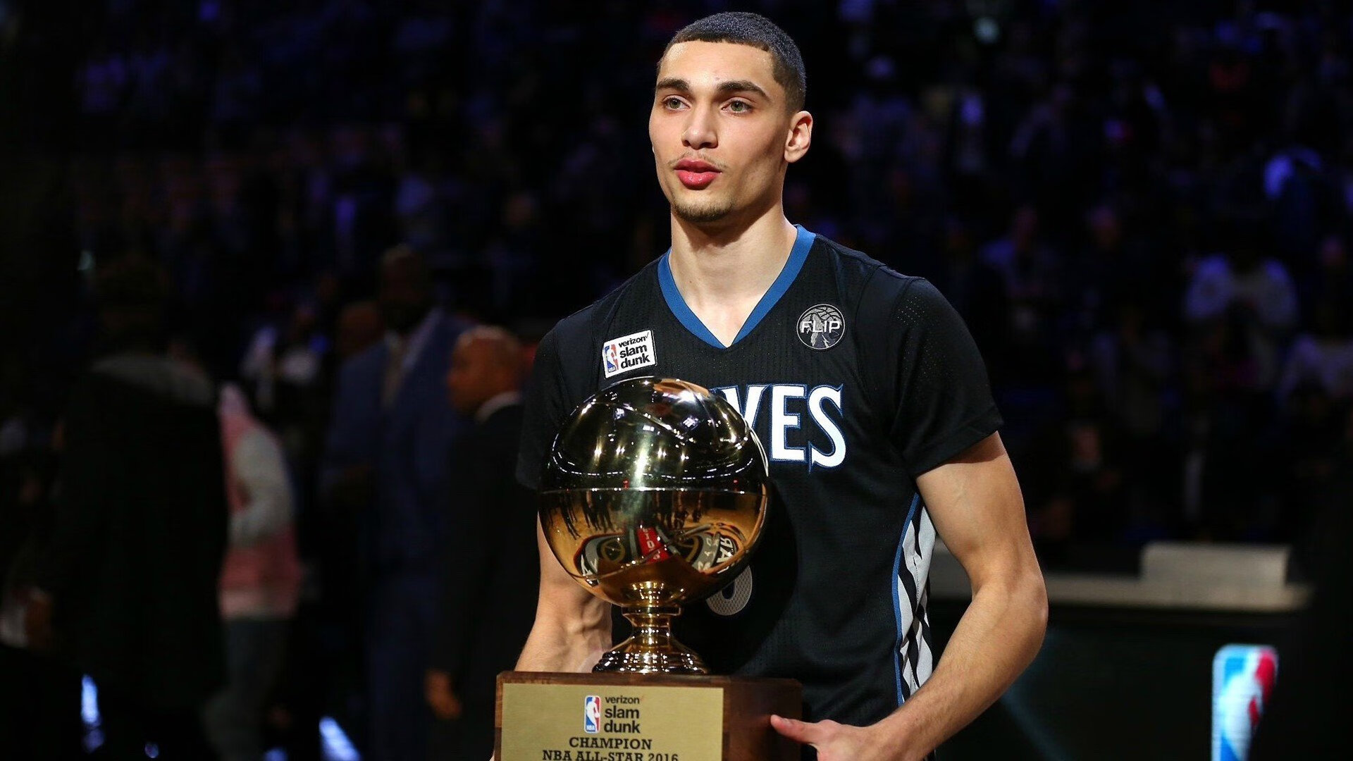 胜败之外，从诺坎普到北岸花园，体育如何定义我们的城市与尊严