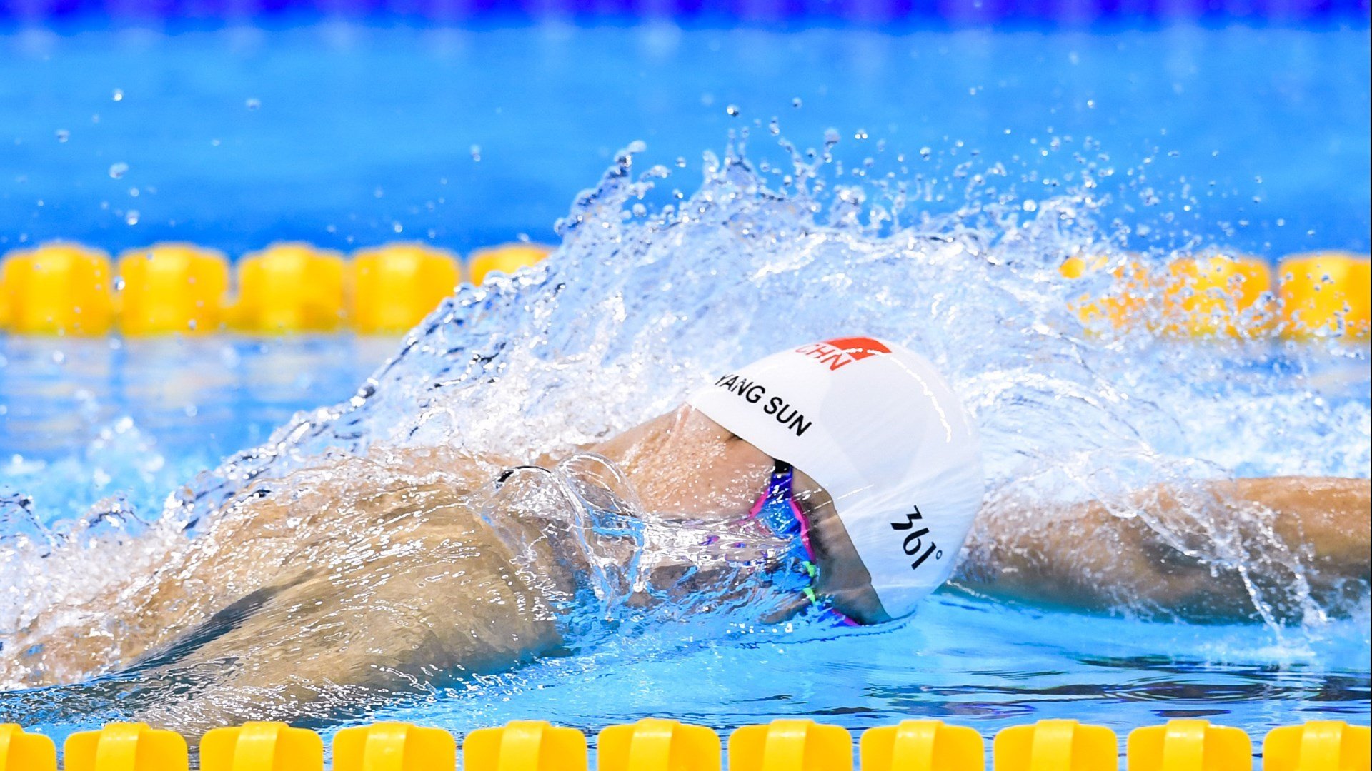 纪录之夜与钢铁防线,足球世界的冰与火