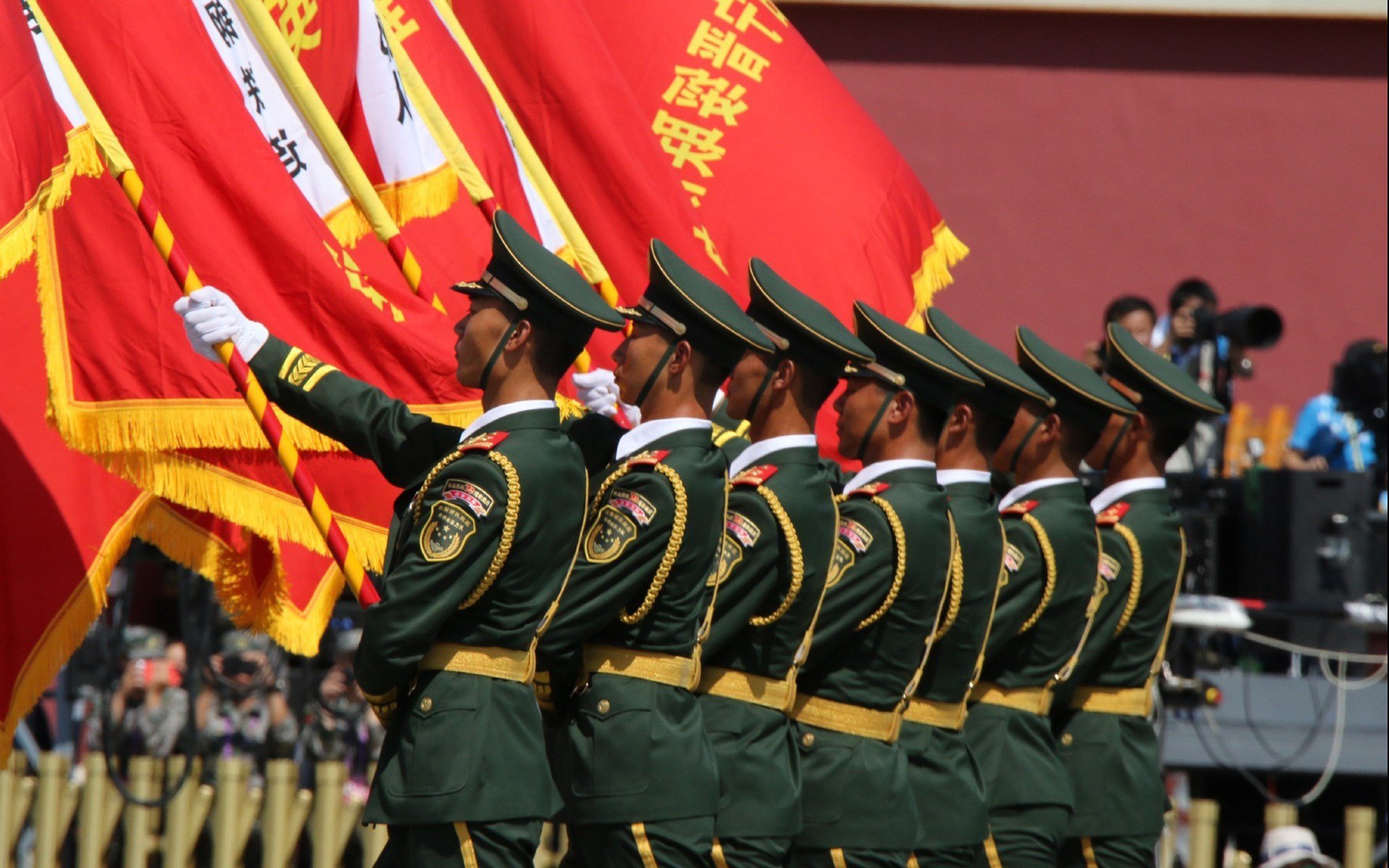 北欧风暴席卷非洲雄狮!巴雷拉一剑封喉,丹麦惊险制霸喀麦隆